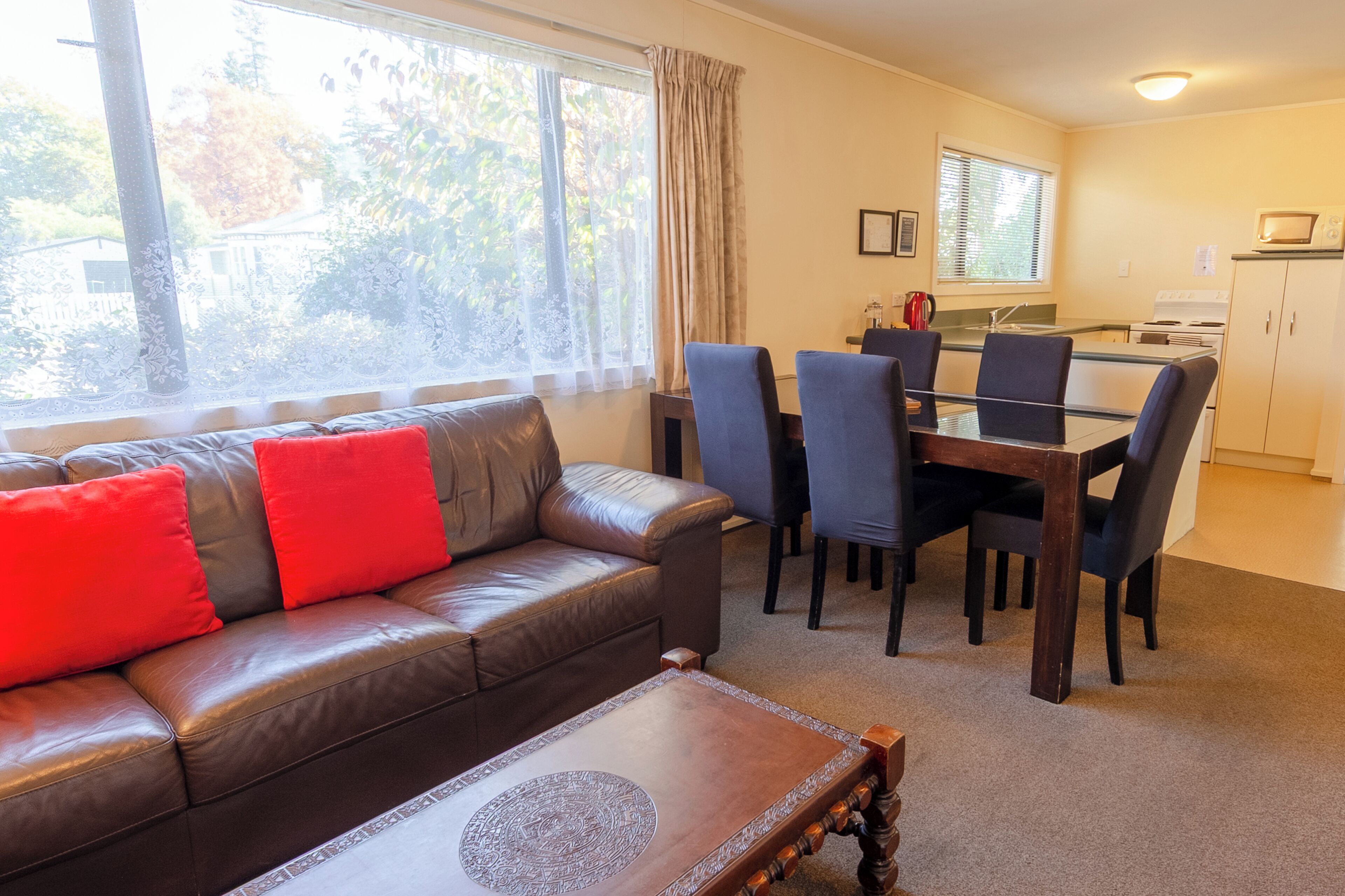 Deluxe Apartment, 2 Bedrooms | In-room dining