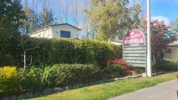 Vista frontal de la propiedad