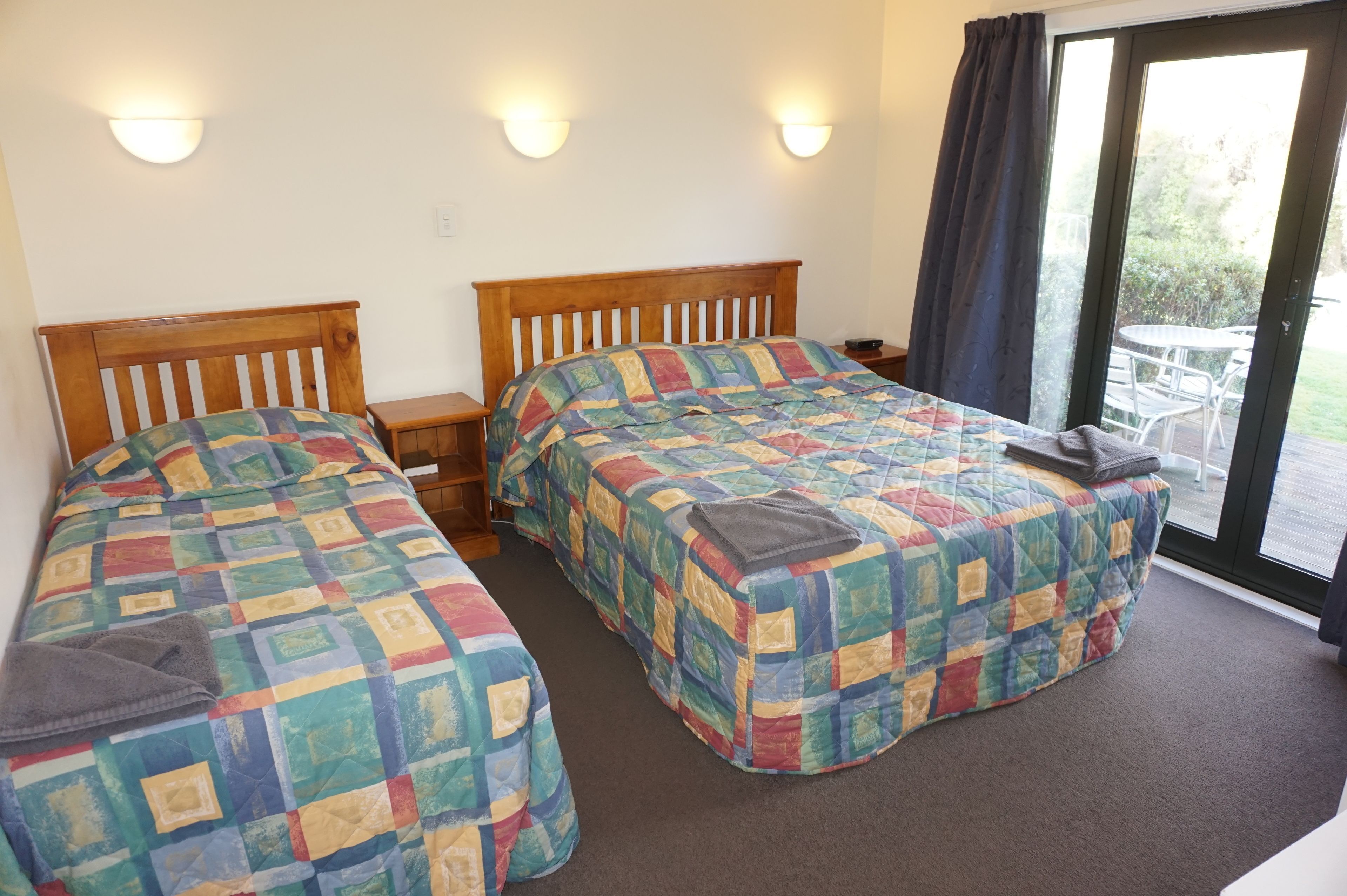 Iron/ironing board, free WiFi, bed sheets