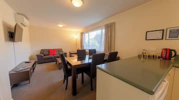 Deluxe Apartment, 2 Bedrooms | Living area