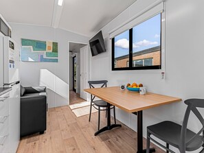 Standard Vanhome | Living area | Flat-screen TV