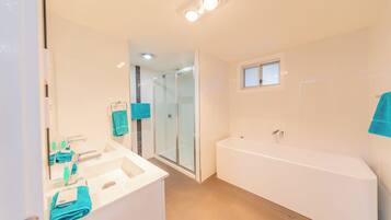 Deluxe Bungalow, 1 Bedroom, Kitchen | Bathroom