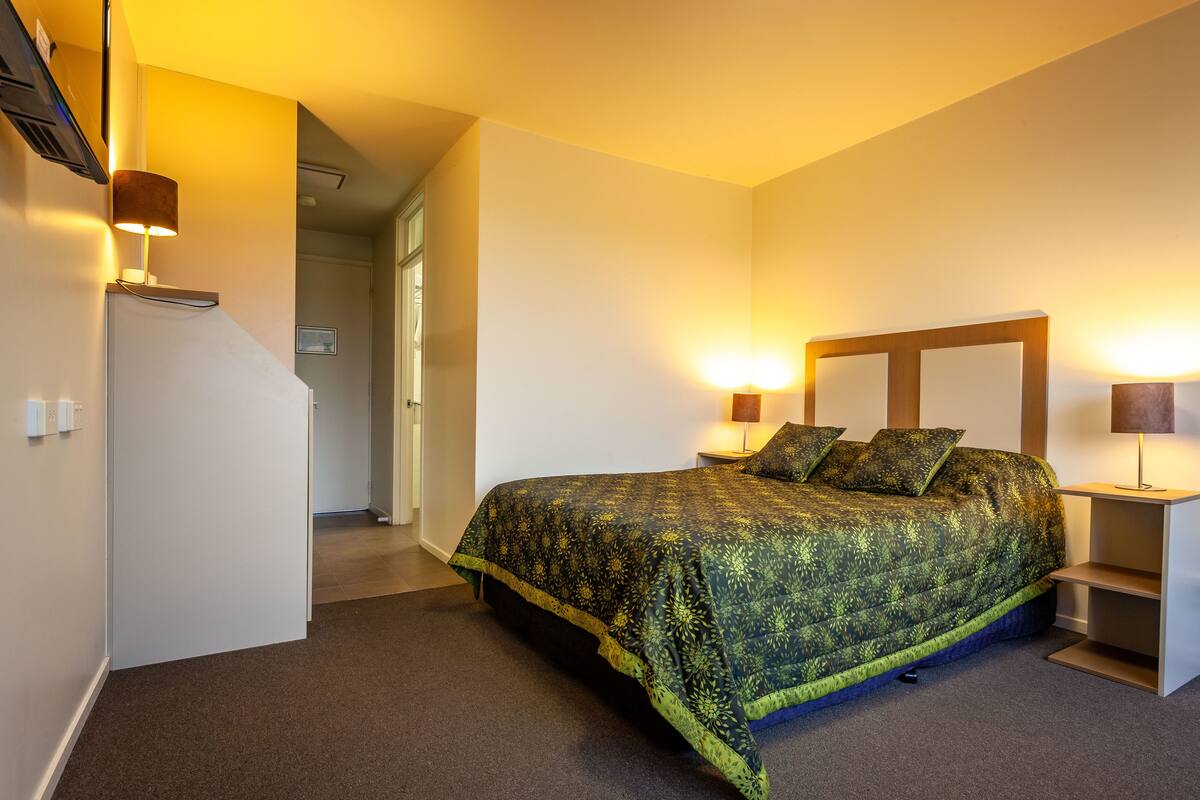 Iron/ironing board (on request), bed sheets