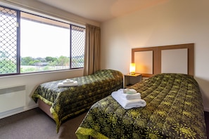Family Room, 2 Bedrooms | Iron/ironing board, bed sheets - Mornington Inn (Mornington)