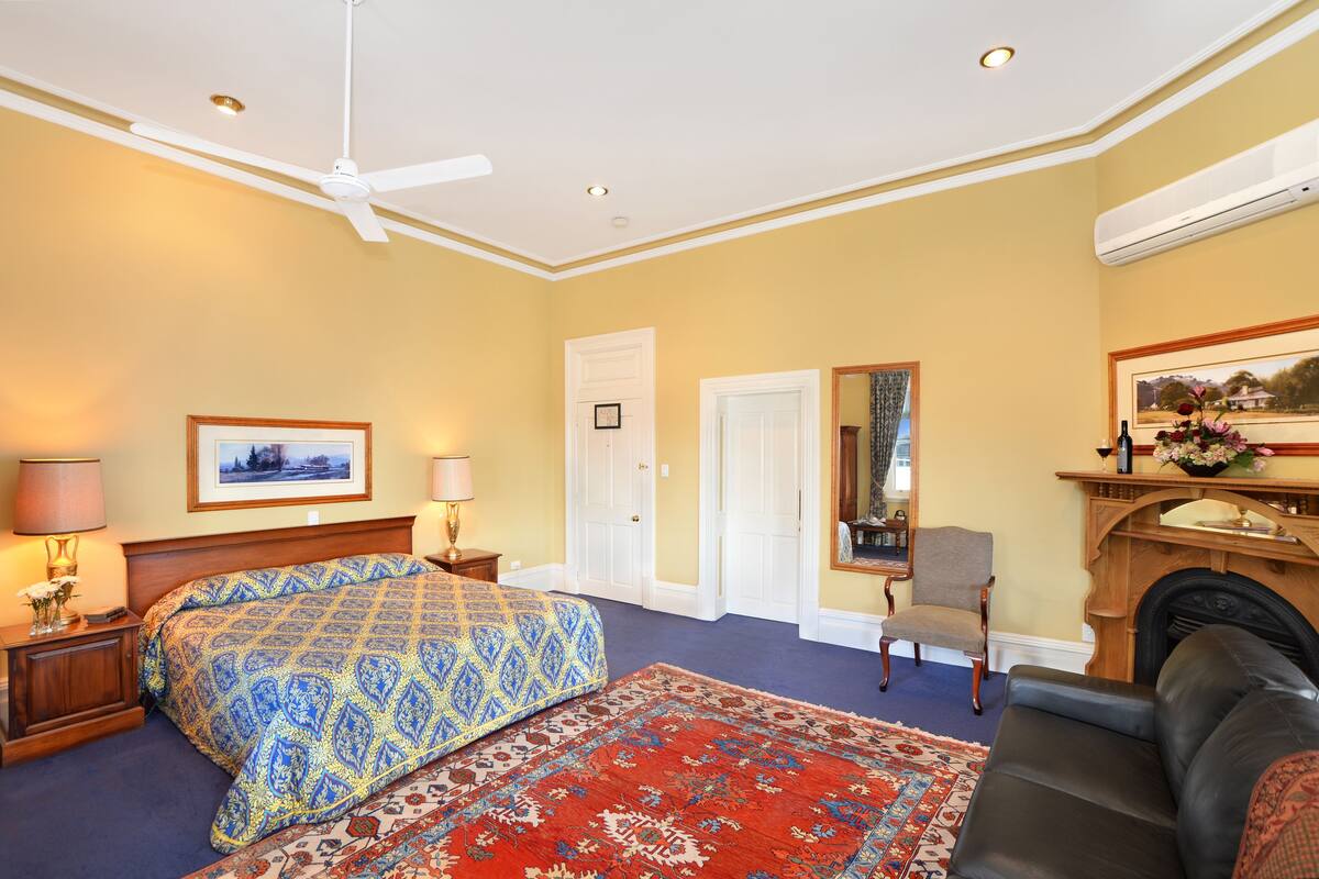 Deluxe Room, Non Smoking, Balcony (The Lord Forrest Suite) | Iron/ironing board