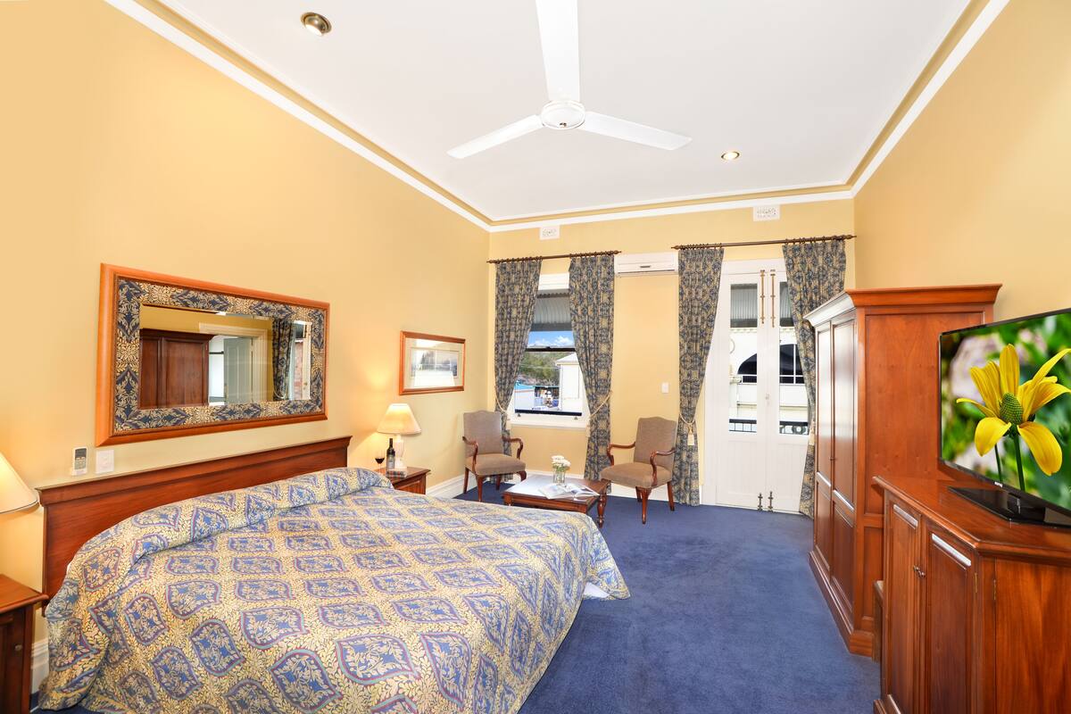 Classic Room, Non Smoking, Balcony | Iron/ironing board