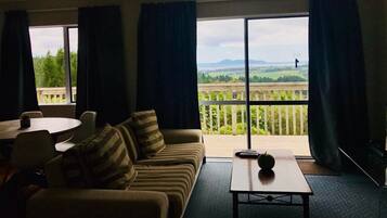 Panoramic Apartment, 1 King Bed, Kitchenette, Ocean View