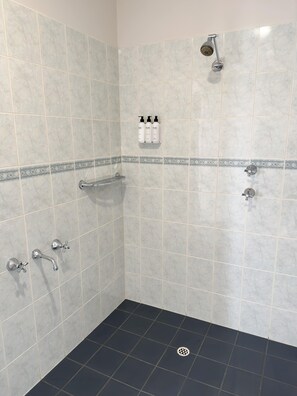 Standard Double Room, 1 Bedroom, Private Bathroom | Bathroom | Shower, deep-soaking bathtub, free toiletries, hair dryer - Port Vincent Motel & Apartments (Port Vincent)