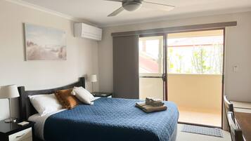 Laptop workspace, iron/ironing board, WiFi, bed sheets