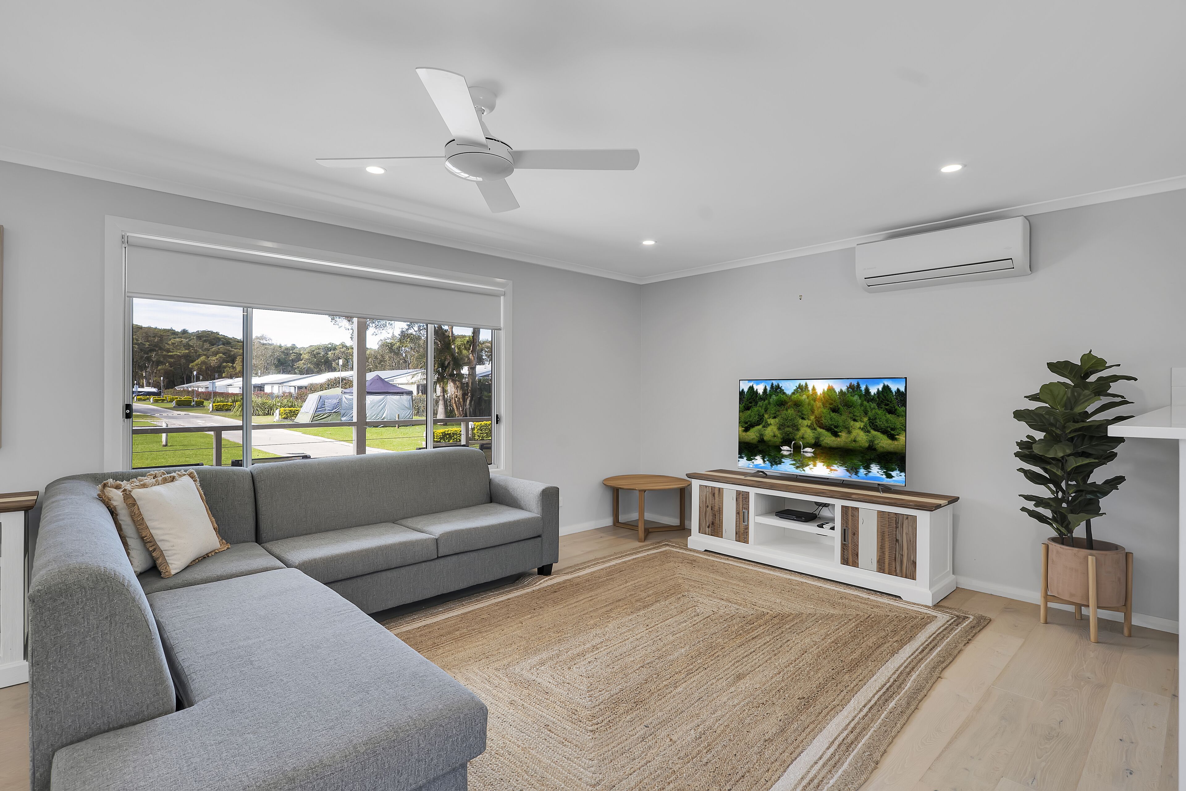 Cabaña, 3 habitaciones (Paperbark) | Zona de estar | Una televisión de pantalla plana, un reproductor de DVD