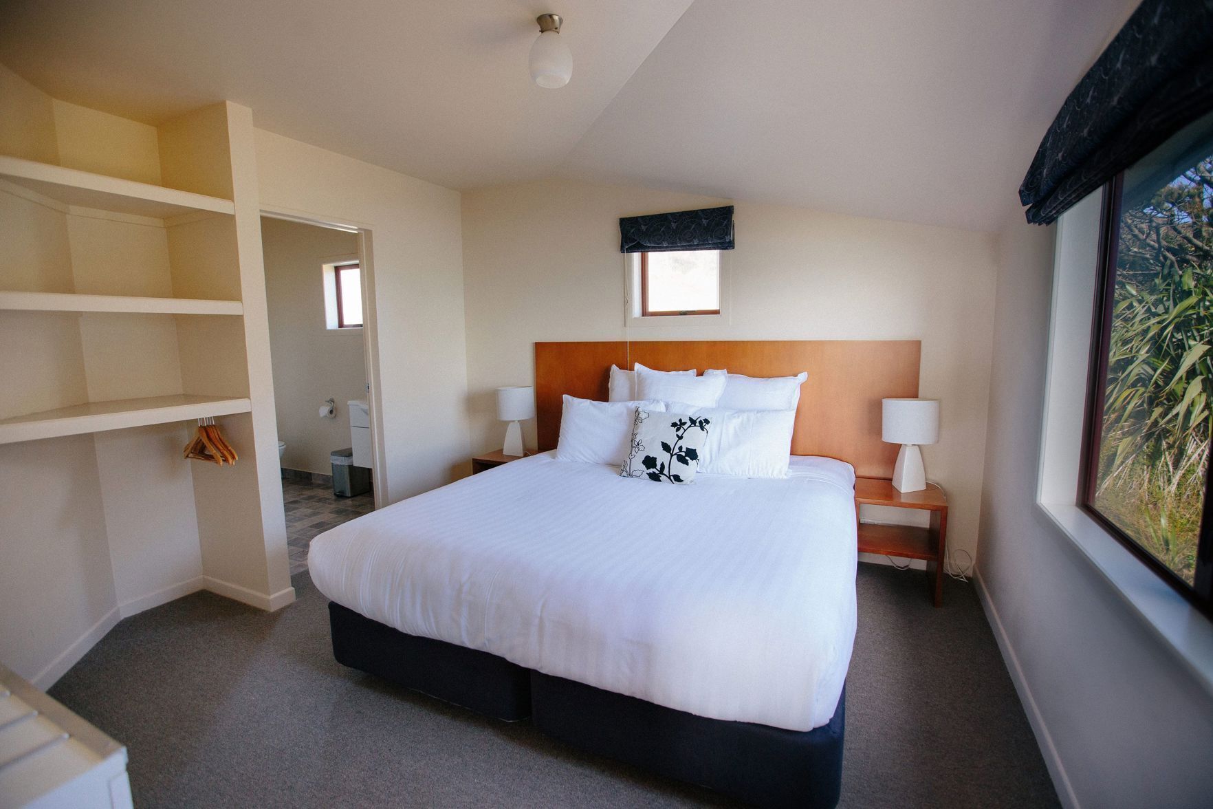 办公桌、熨斗/熨衣板、婴儿床、免费 WiFi