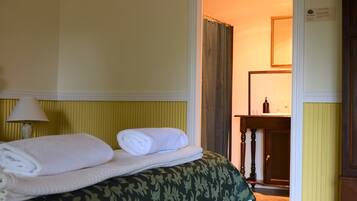 Historic Ensuite Turner Homestead | Bathroom