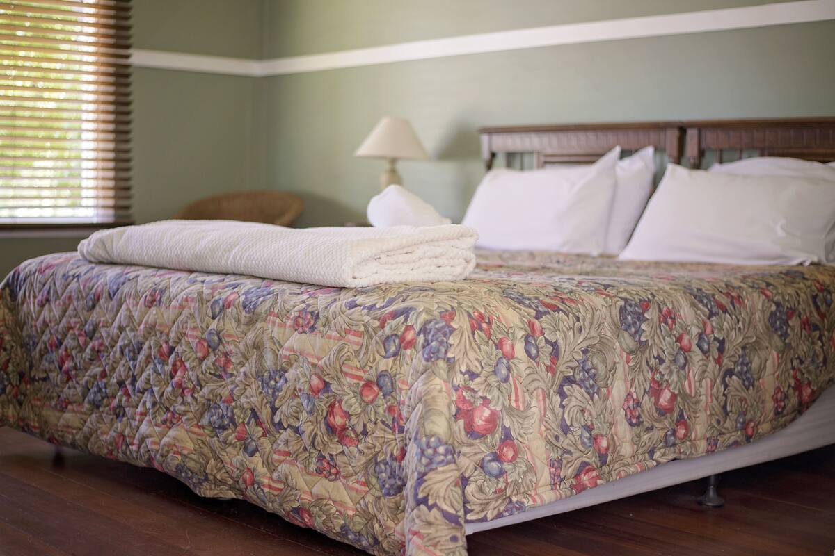 Historic Ensuite Turner Homestead Spa | 1 bedroom, WiFi (free), bed sheets