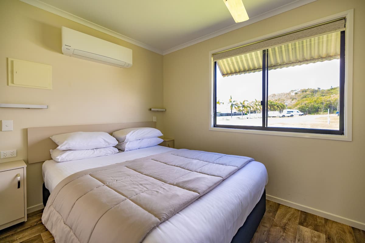 Cabaña familiar, 2 habitaciones | 1 dormitorio, tabla de planchar con plancha, wifi gratis y ropa de cama
