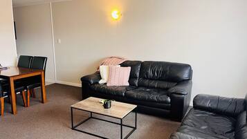 Standard Suite, 1 Bedroom, Non Smoking, Kitchen (Apartment) | Living area