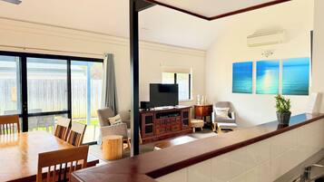 Margaret River Beach House with outdoor spa | 3 bedrooms, individually decorated, individually furnished