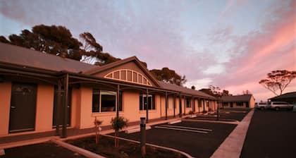 Sundowner Motel Hotel