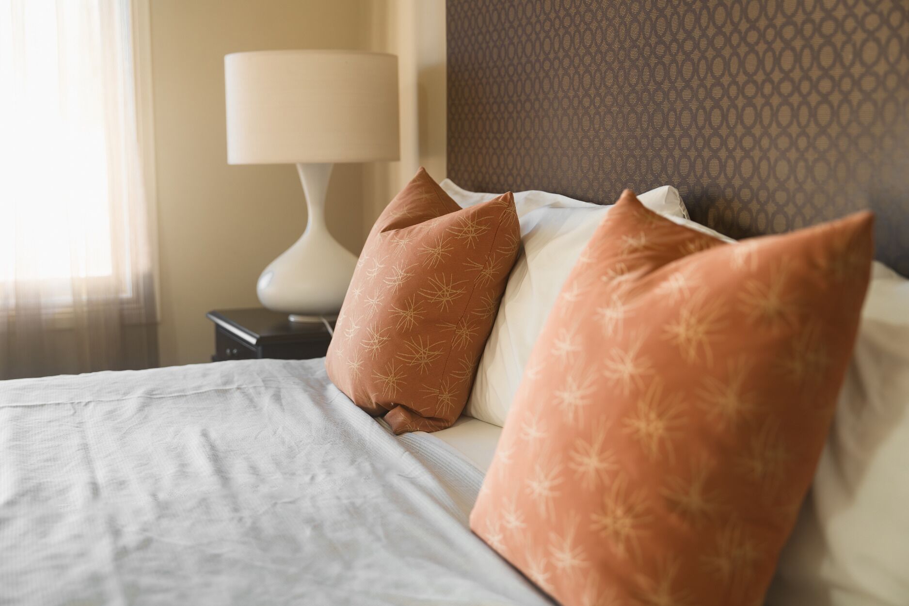 Deluxe Room, 1 King Bed | Desk, free WiFi, bed sheets