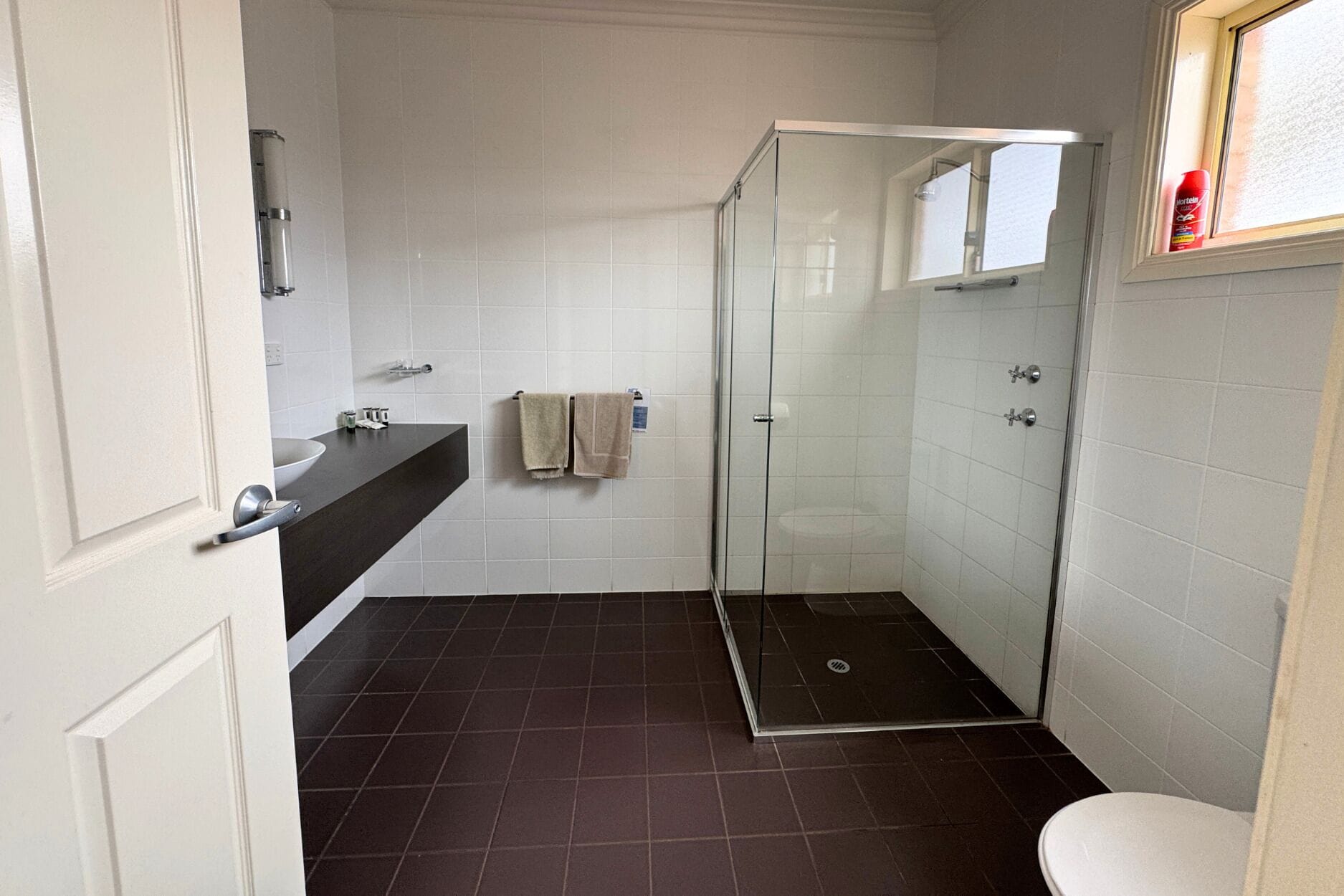 Deluxe-Zimmer, 3 Einzelbetten (Large Deluxe Room) | Badezimmer | Dusche, kostenlose Toilettenartikel, Haartrockner, Handtücher