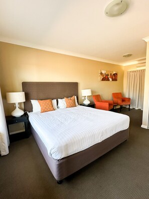 Bureau, Wi-Fi gratuit, draps fournis