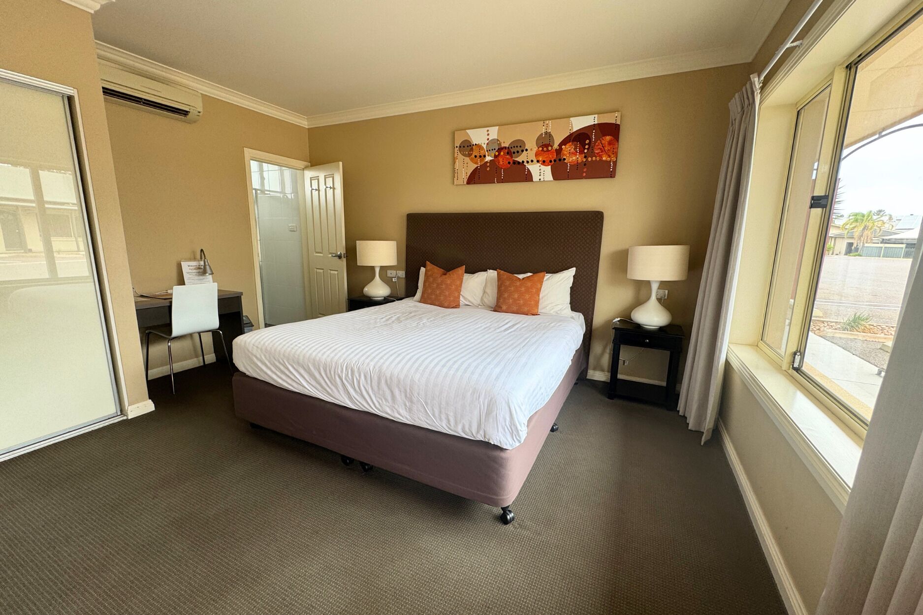 Standaard kamer, 1 kingsize bed | Een bureau, gratis wifi, beddengoed