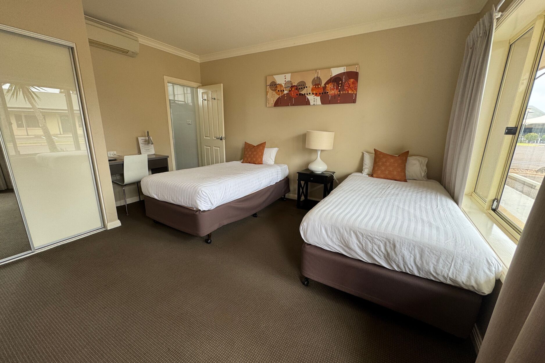 Standaard eenpersoonskamer | Een bureau, gratis wifi, beddengoed