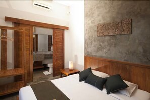 Deluxe AC Room | Peti besi dalam bilik, katil lipat simpan/tambahan, Wi-fi percuma