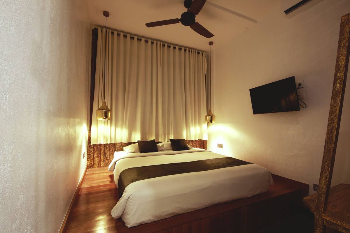 Superior AC Room | 객실 내 금고, 간이 침대, 무료 WiFi, 침대 시트