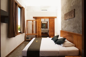 Deluxe AC Room | Caja fuerte, camas supletorias, wifi gratis y ropa de cama