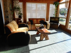 Seaview Apartment | Living room | LCD TV - Tidelines of Bicheno (Bicheno)