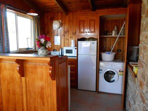 Cottage, 1 Bedroom | Private kitchen | Fridge, microwave, stovetop, electric kettle - Tidelines of Bicheno (Bicheno)
