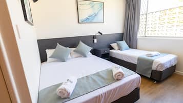Classic Triple Room, Multiple Beds, Ensuite | Individually decorated, individually furnished, desk, laptop workspace