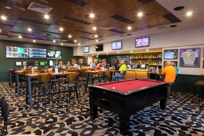 Lunch and dinner served - The Club Hotel (Gladstone)