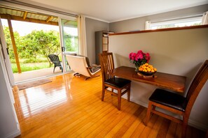 Studio – standard, ikke-røyk, kjøkken (DoLittle Cottage) | Spiseområde på rommet