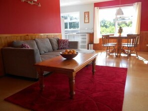 Standard Suite, 2 Bedrooms, Non Smoking, Kitchen (MoonShine Cottage) | Living area | 32-inch TV with cable channels - Relax a Lodge (Kerikeri)