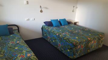 Deluxe Twin Room (Weekly) | Desk, soundproofing, iron/ironing board, free WiFi