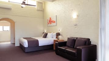 Studio Apartment | Blackout drapes, iron/ironing board, cribs/infant beds, free WiFi