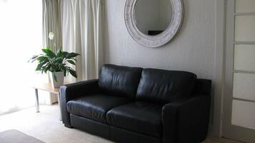 Family Cottage, Berbilang Katil, Non Smoking, Kitchen (The Cottage) | Ruang tamu | TV LCD