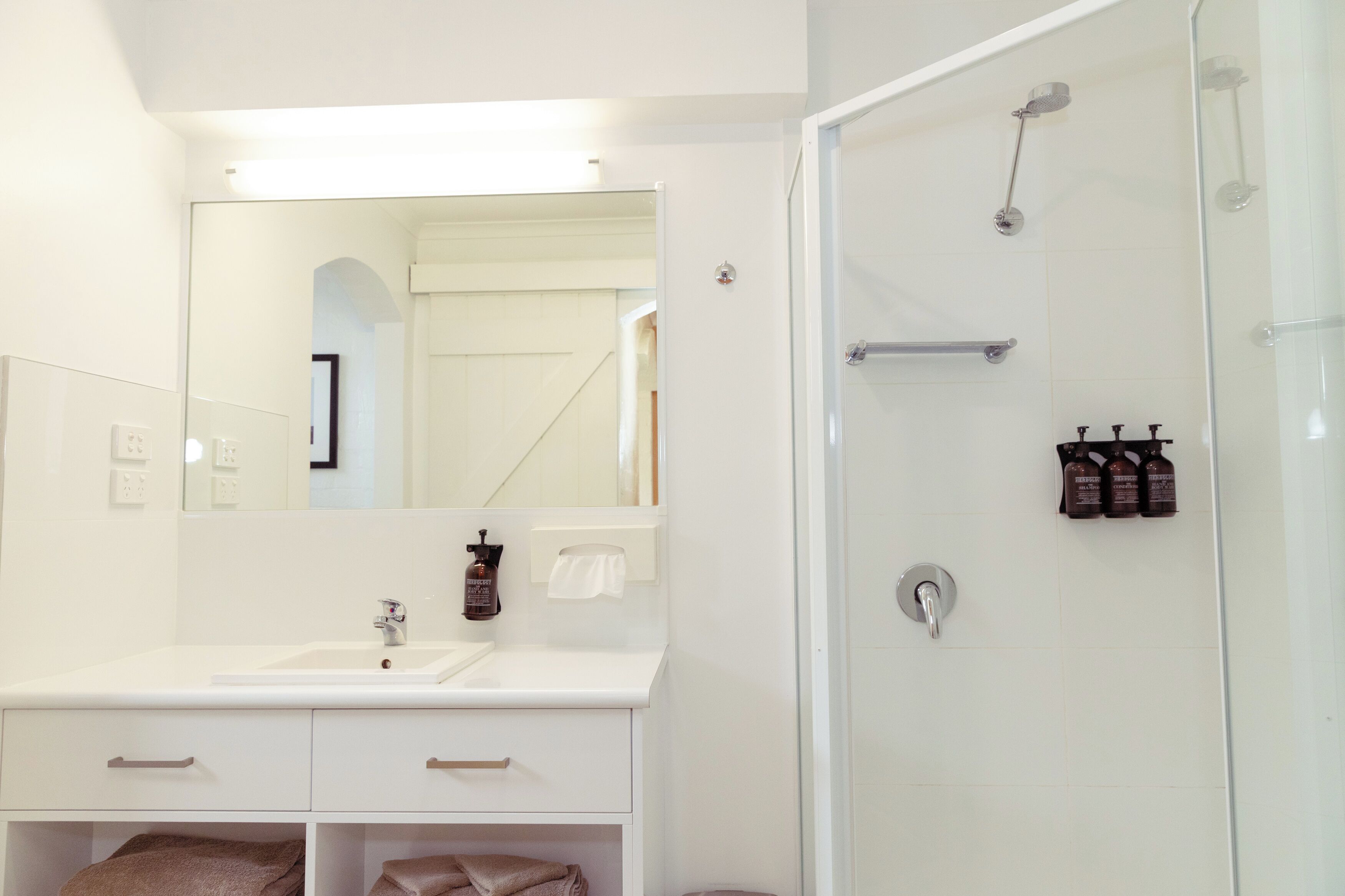 Studio Apartment | Bathroom