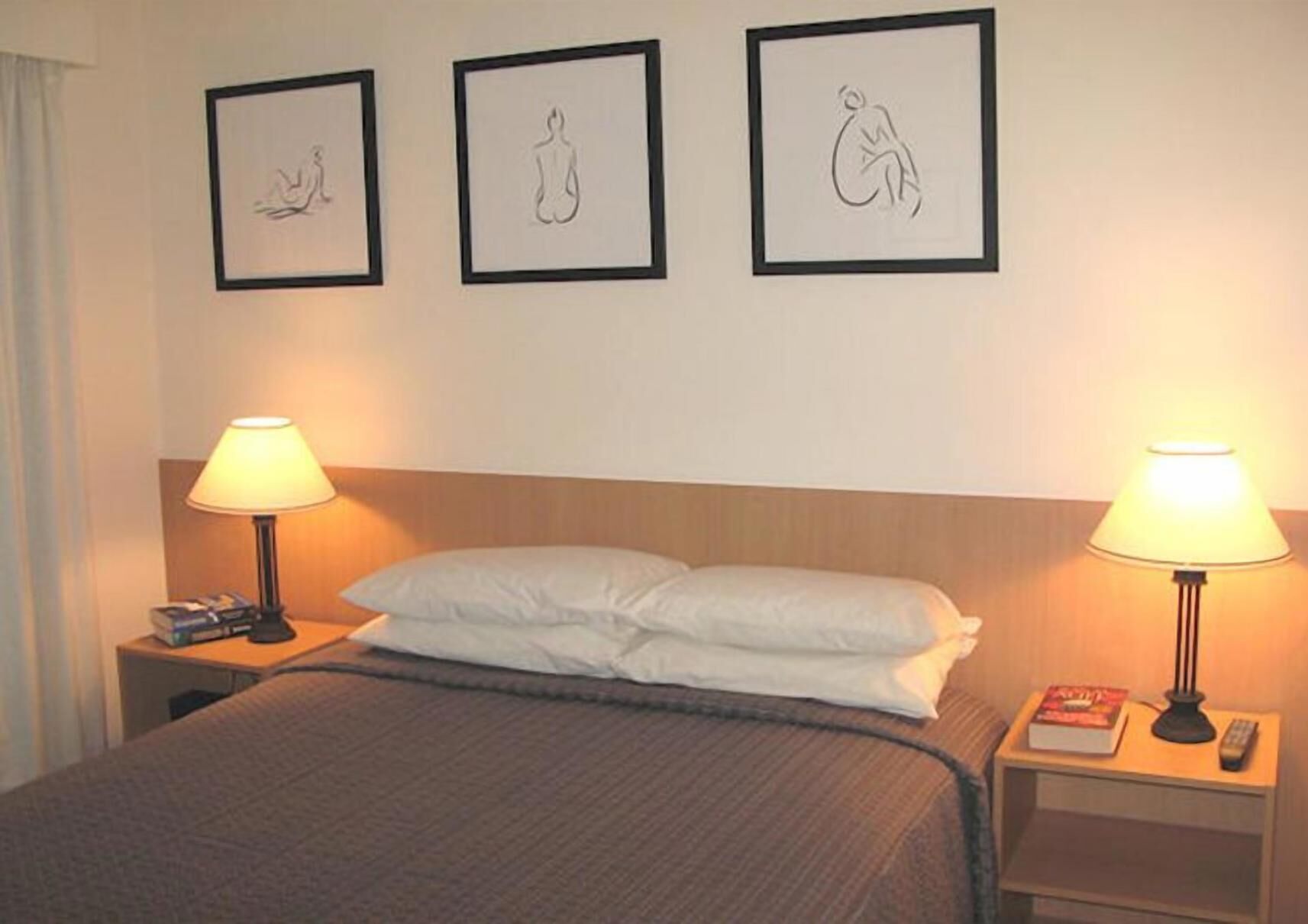 遮光カーテン、アイロン / アイロン台、ベビーベッド、WiFi (無料)