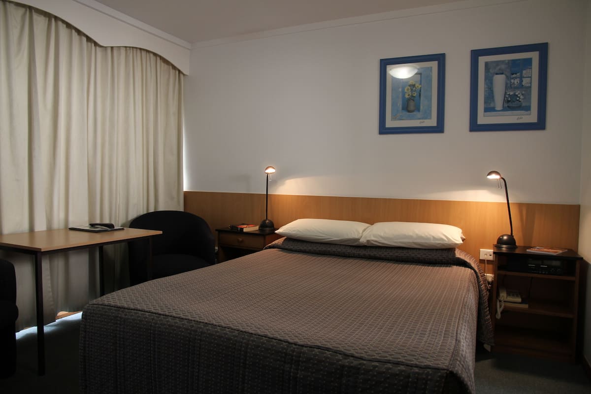 Departamento ejecutivo, 3 habitaciones, para no fumadores, cocina (Executive Apartment) | Cortinas blackout, tabla de planchar con plancha, cunas y wifi gratis