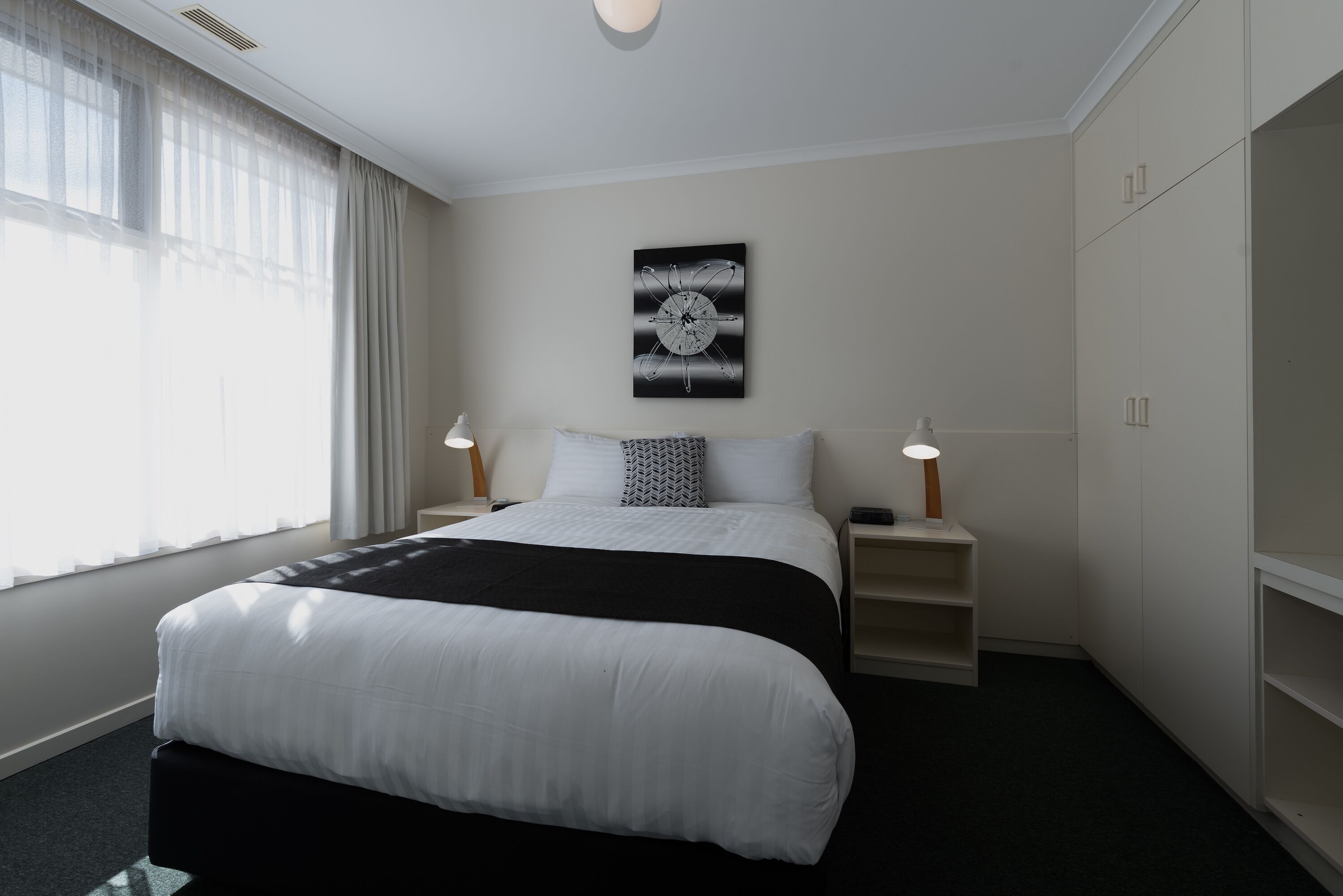 遮光カーテン、アイロン / アイロン台、ベビーベッド、WiFi (無料)