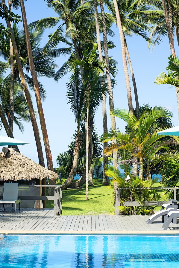 Outdoor pool, pool umbrellas, sun loungers
