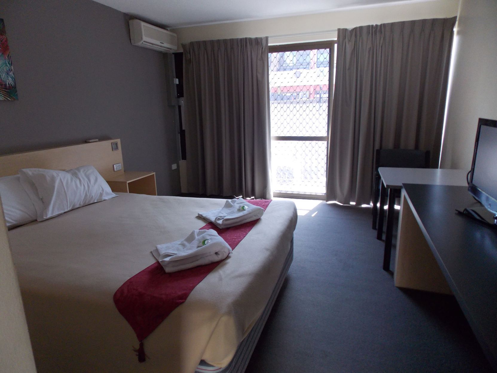Iron/ironing board, free WiFi, bed sheets
