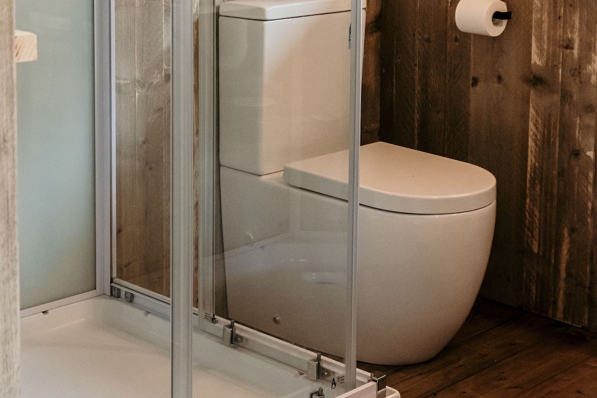 Tente luxueuse | Salle de bain | Douche, séchoir à cheveux, serviettes fournies