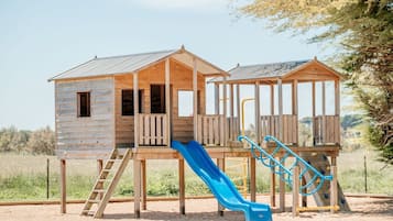 Children’s play area – outdoor