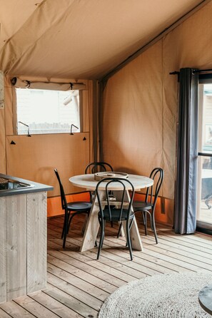 Luxury Tent | Private kitchen | Fridge, microwave, oven, stovetop