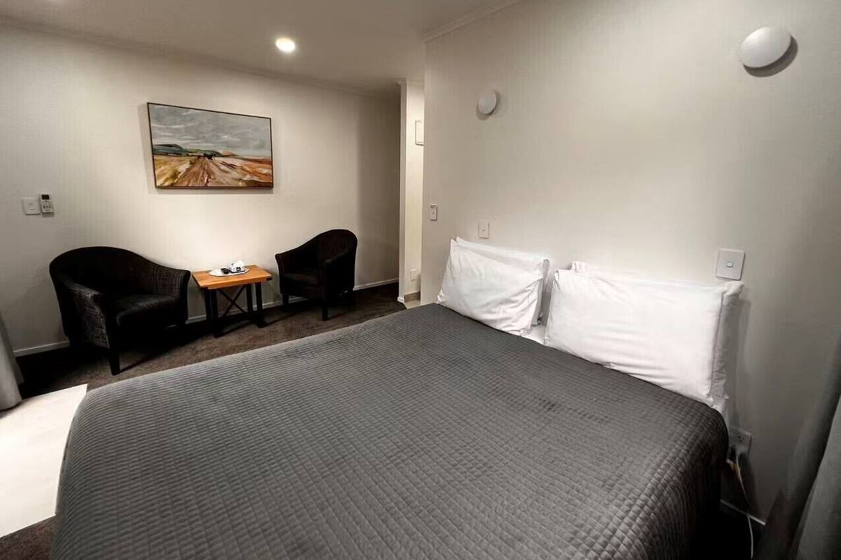 Klassieke studio, 1 queensize bed | Individueel gedecoreerd, individueel gemeubileerd