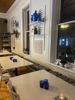 2 restaurants, breakfast, lunch served; local and international cuisine