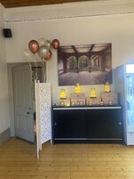 2 restaurants, breakfast, lunch served; local and international cuisine